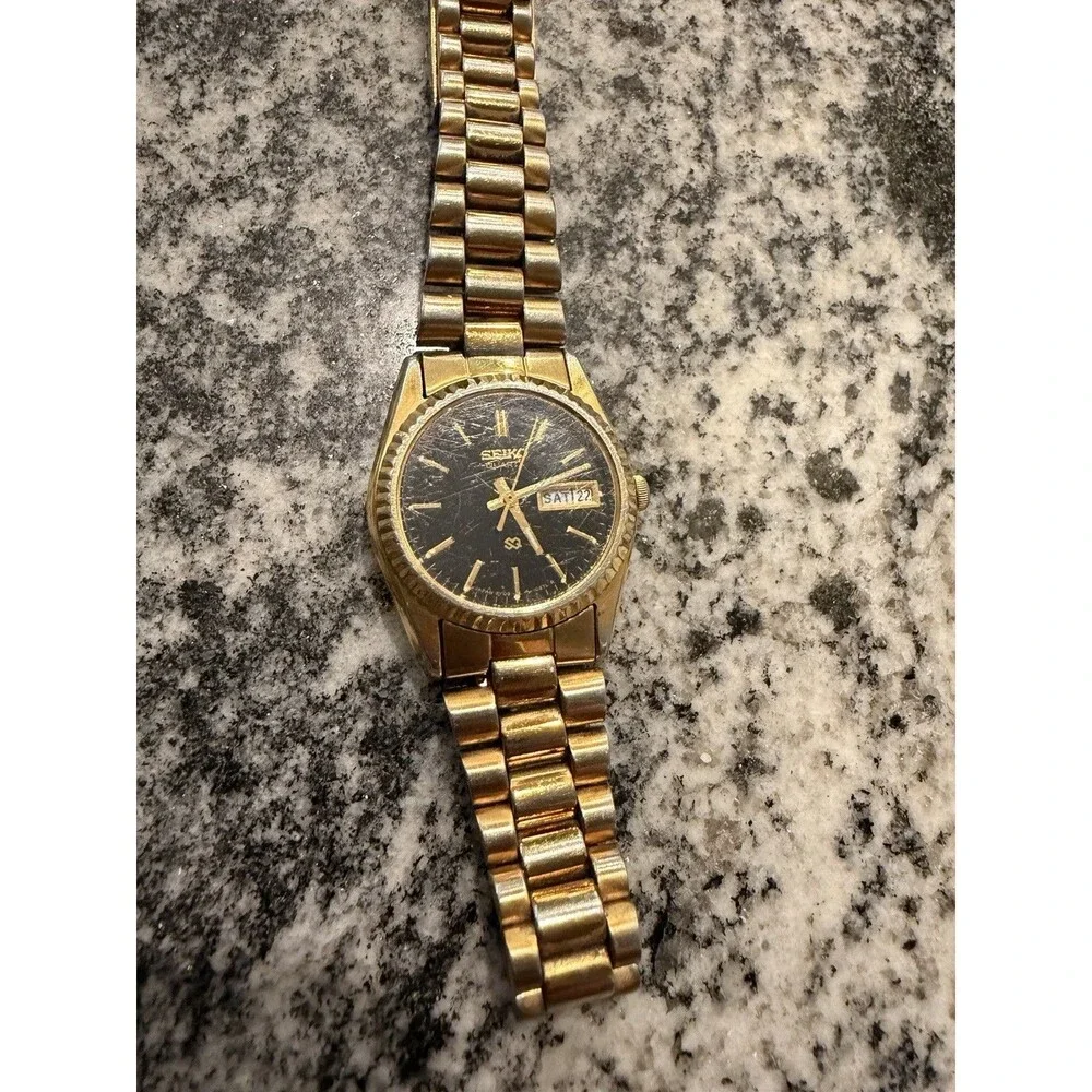 Vintage Seiko Ladies Gold Tone Black Date Day Dial Fluted SQ Japan
